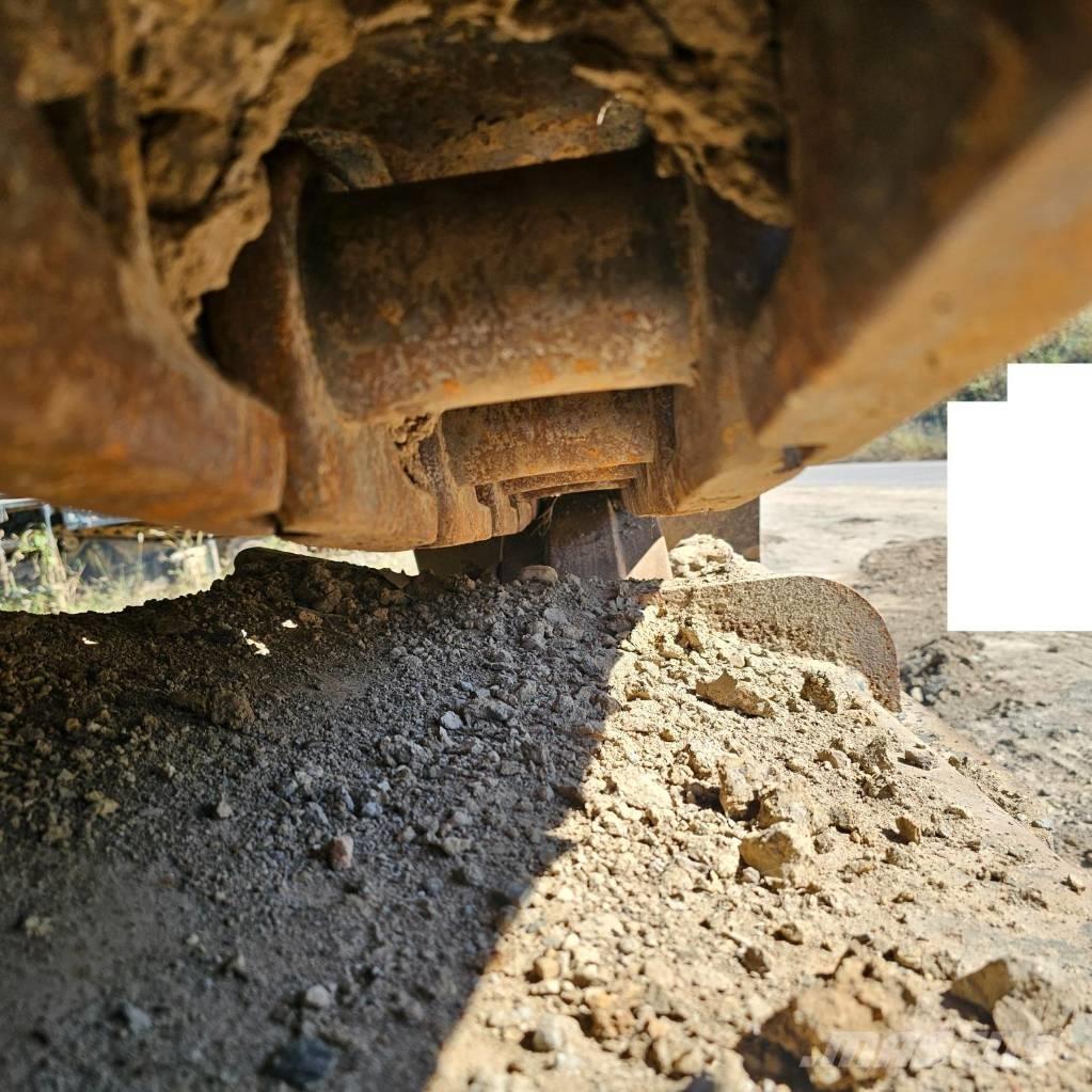 Hyundai Robex 300 LC Lánctalpas kotrók