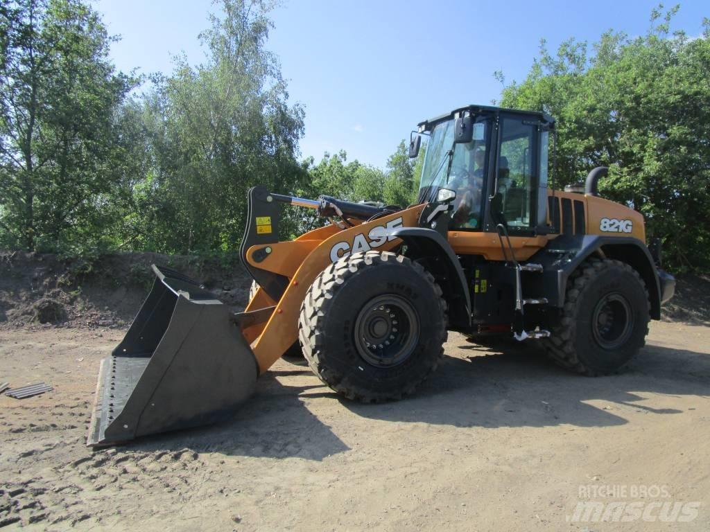 CASE 821 G Gumikerekes homlokrakodók