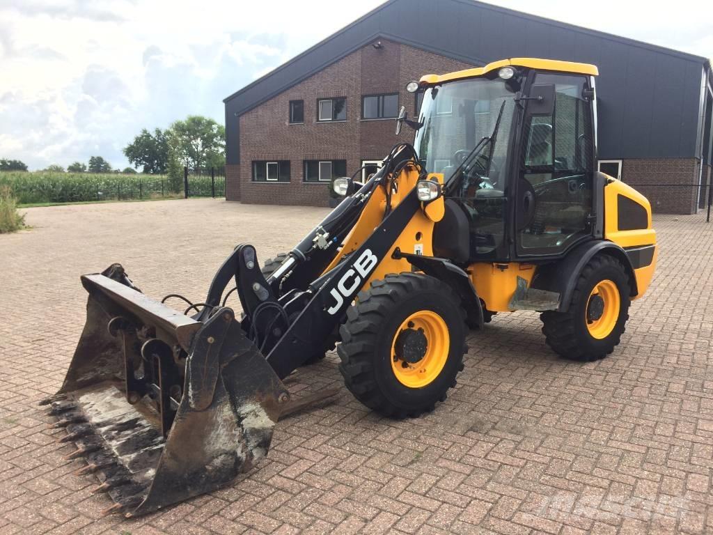 JCB 406 Gumikerekes homlokrakodók