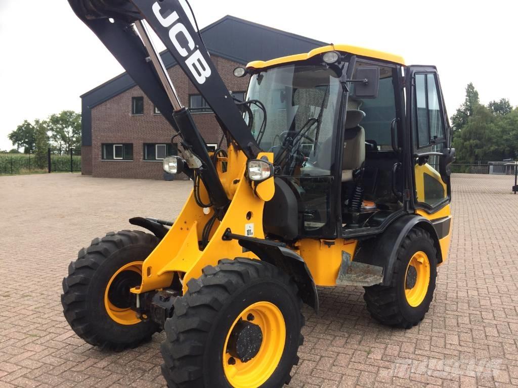 JCB 406 Gumikerekes homlokrakodók