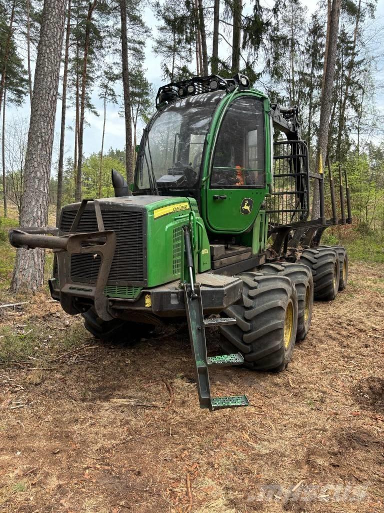 John Deere 810 E Kihordók