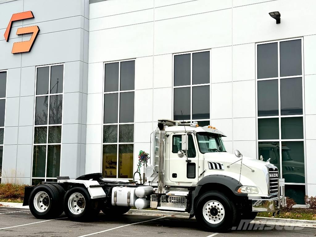 Mack GU813 Nyergesvontatók