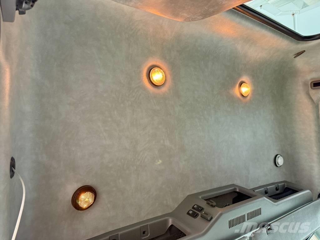 Mack GU813 Nyergesvontatók