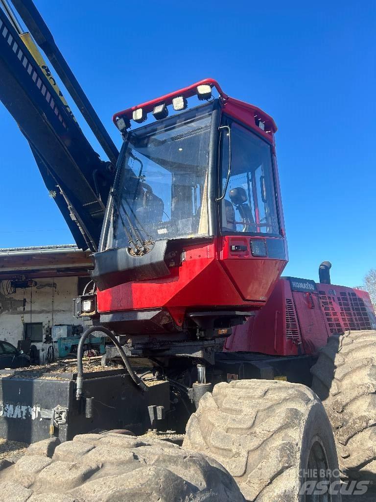 Komatsu 911.5 Betakarítók