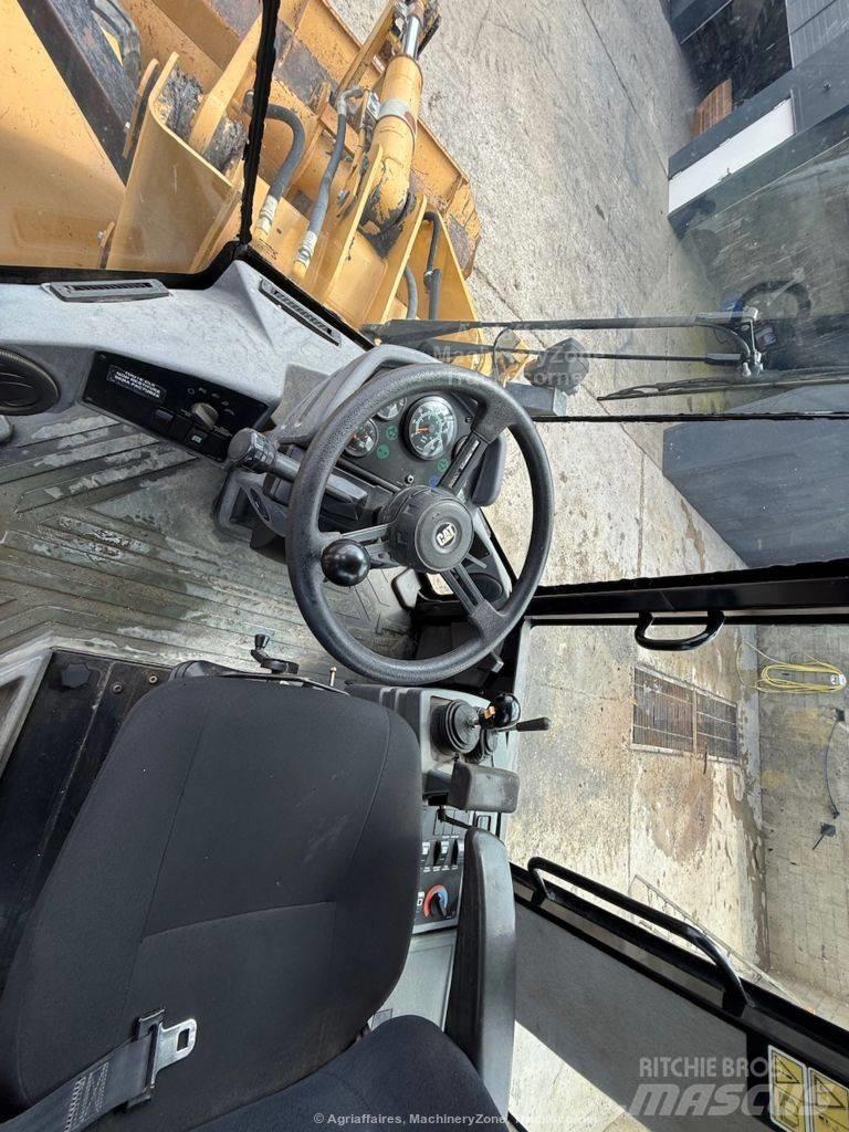 CAT 914G2 Gumikerekes homlokrakodók