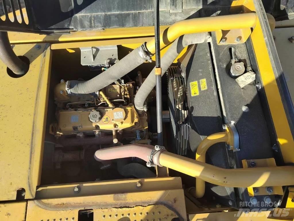 CAT 318 Lánctalpas kotrók