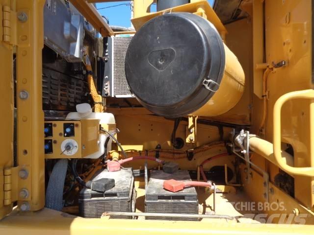 CAT 330 D L Lánctalpas kotrók