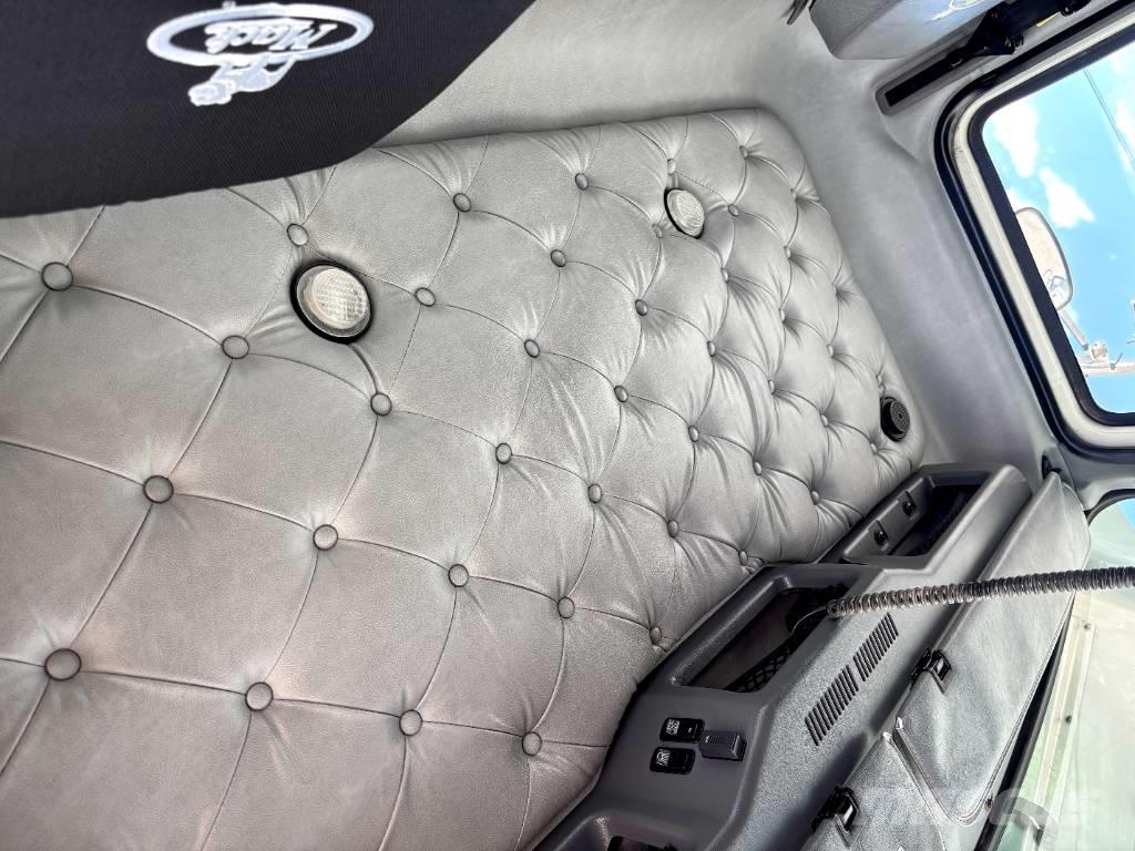 Mack CHU 613 Nyergesvontatók