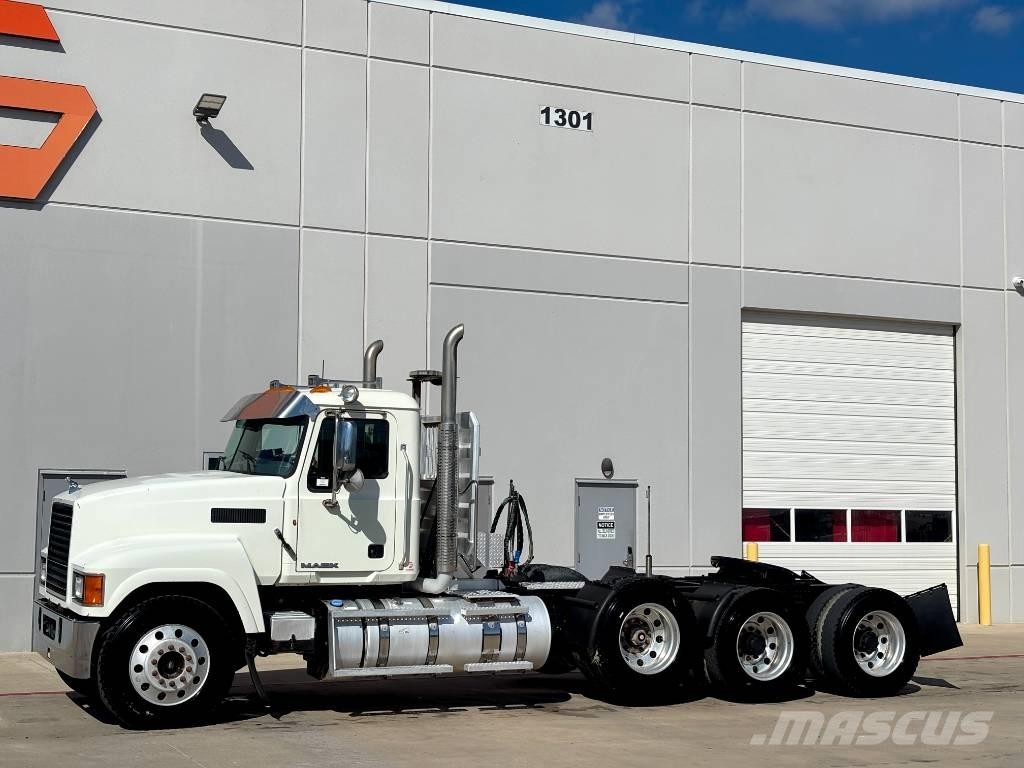 Mack CHU 613 Nyergesvontatók