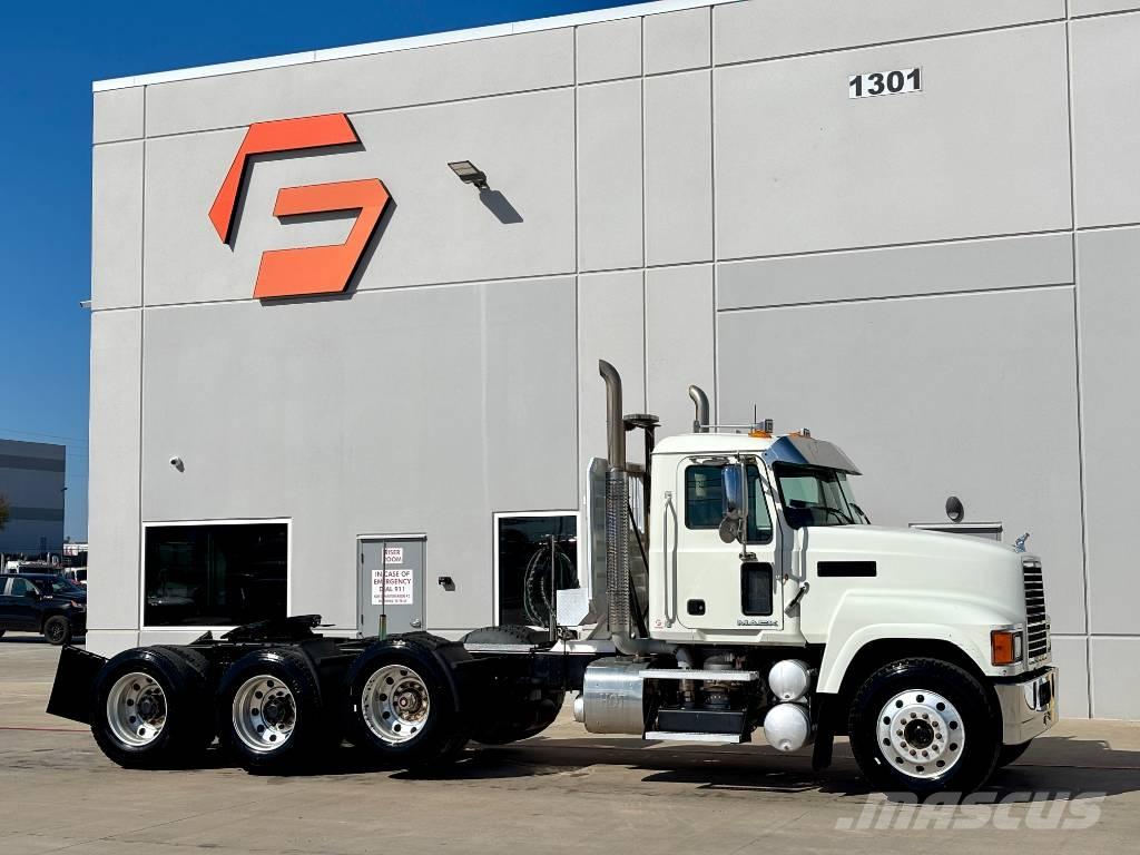 Mack CHU 613 Nyergesvontatók