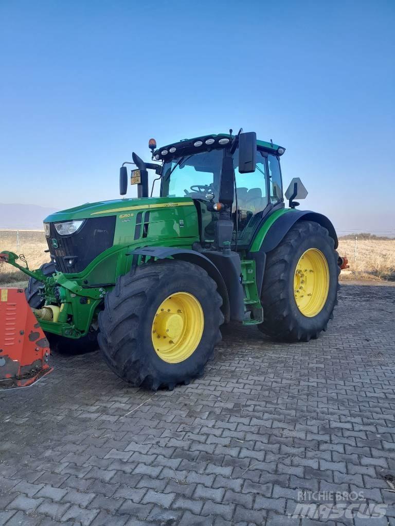 John Deere 6250R Traktorok