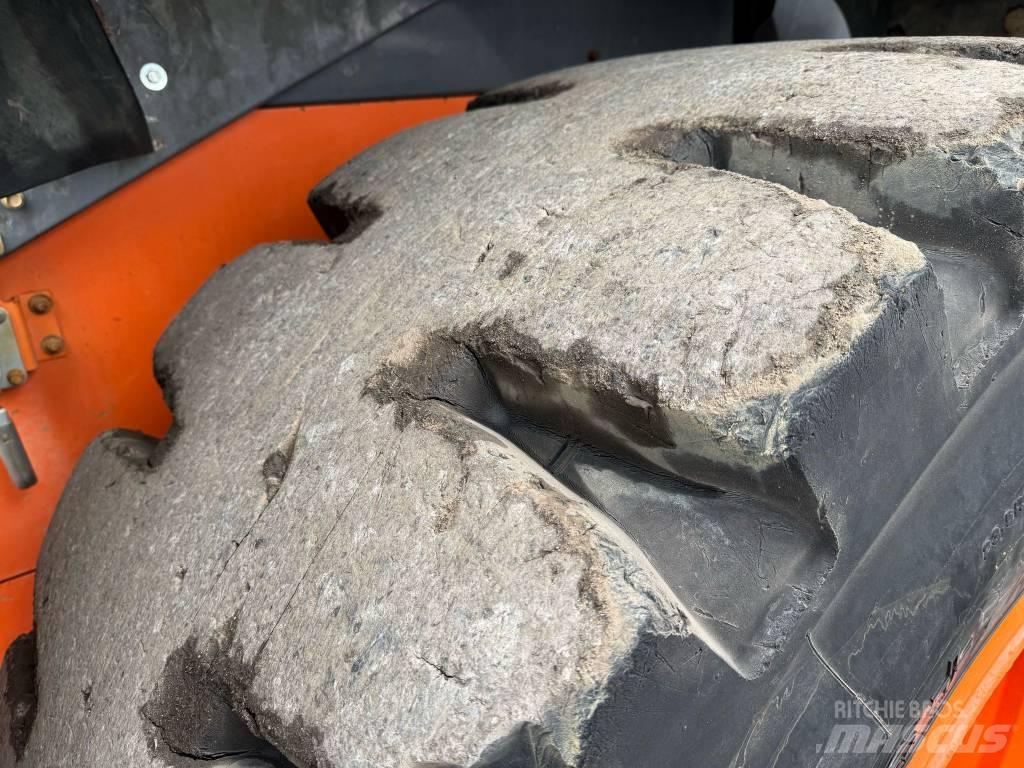 Hitachi ZW 250 Gumikerekes homlokrakodók