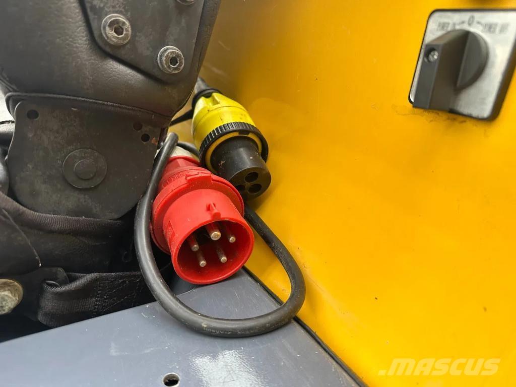 Eurotrac W11-E Gumikerekes homlokrakodók