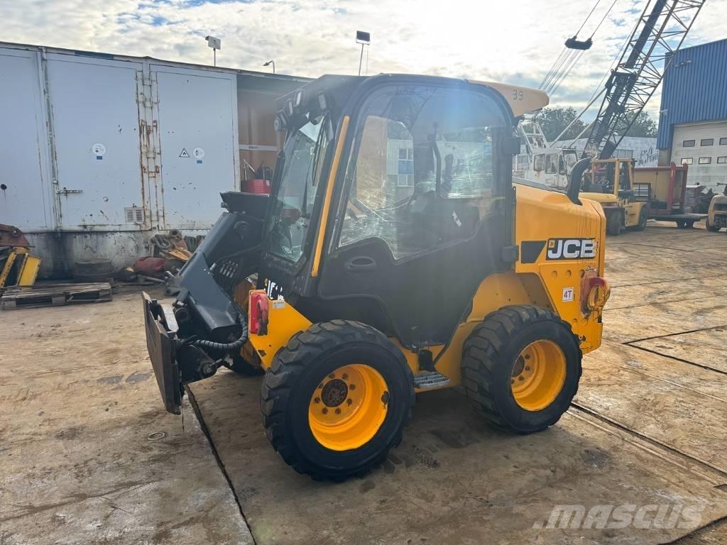 JCB 250T4 Kompaktrakodók