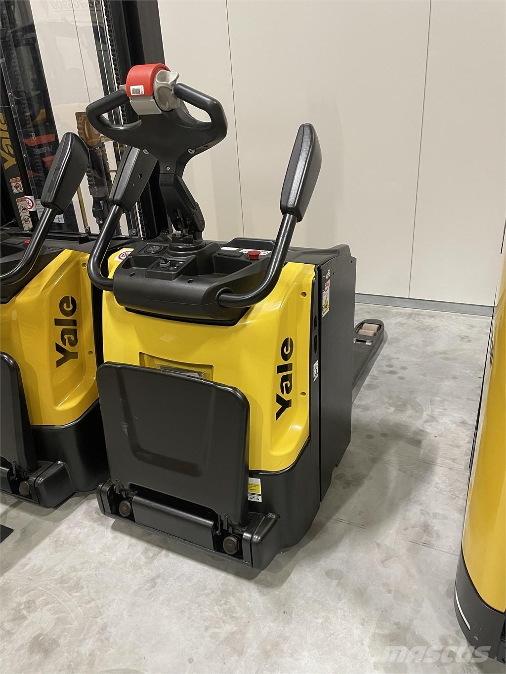 Hyster P2,5S Vezetőállásos alacsony emelőkocsi