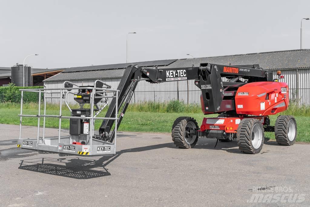 Manitou 200 ATJ e Karos emelők