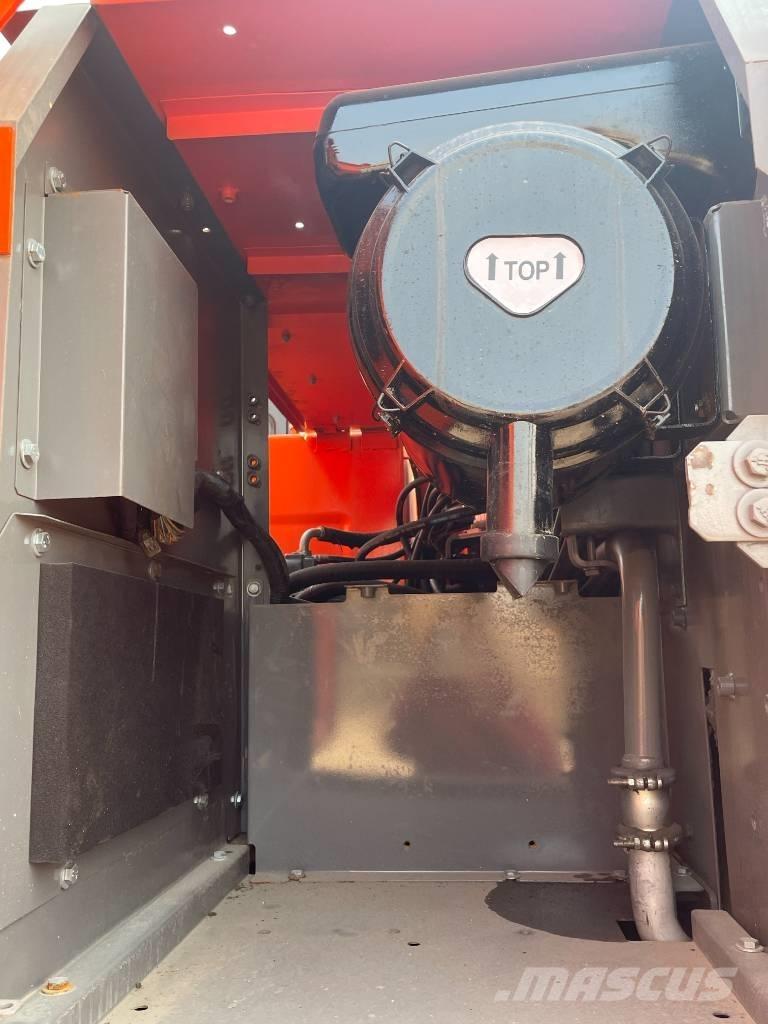 Hitachi ZX 210 Lánctalpas kotrók