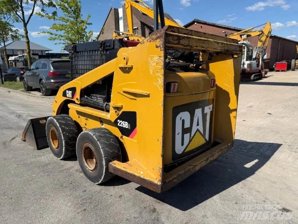 CAT 226B3 Turbo Kompaktrakodók