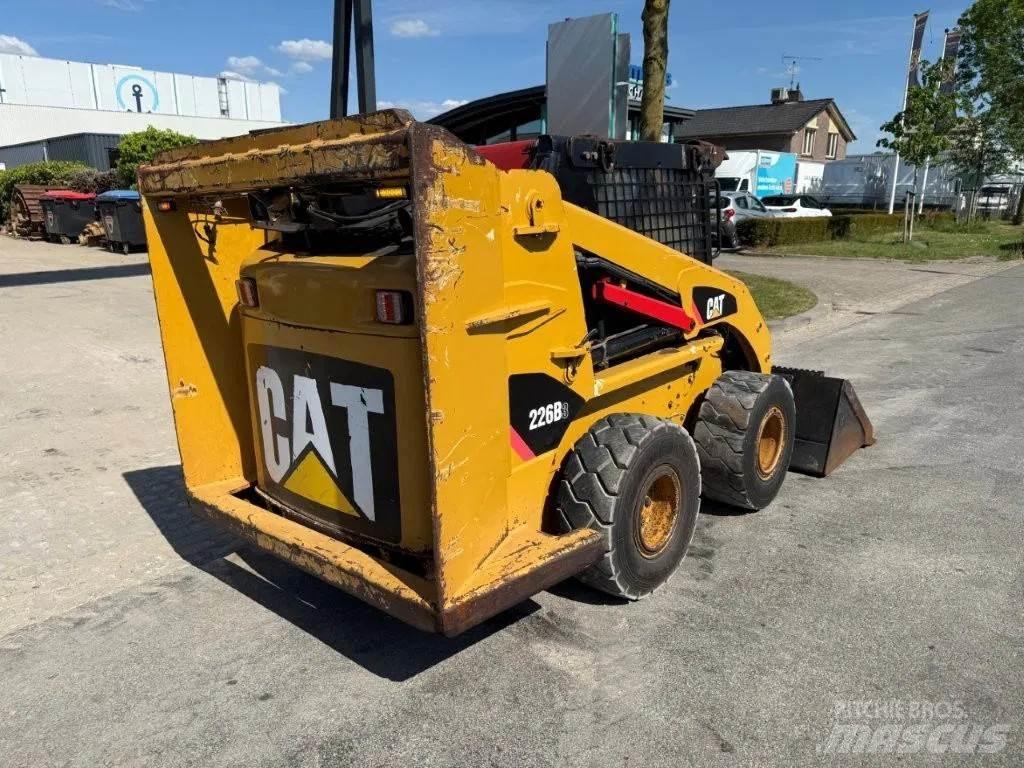 CAT 226B3 Turbo Kompaktrakodók