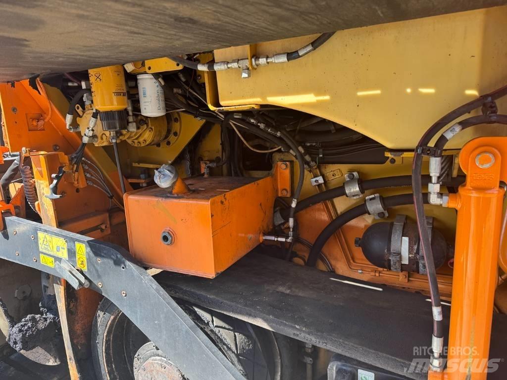CAT AP 555 E Aszfalt terítõ gépek