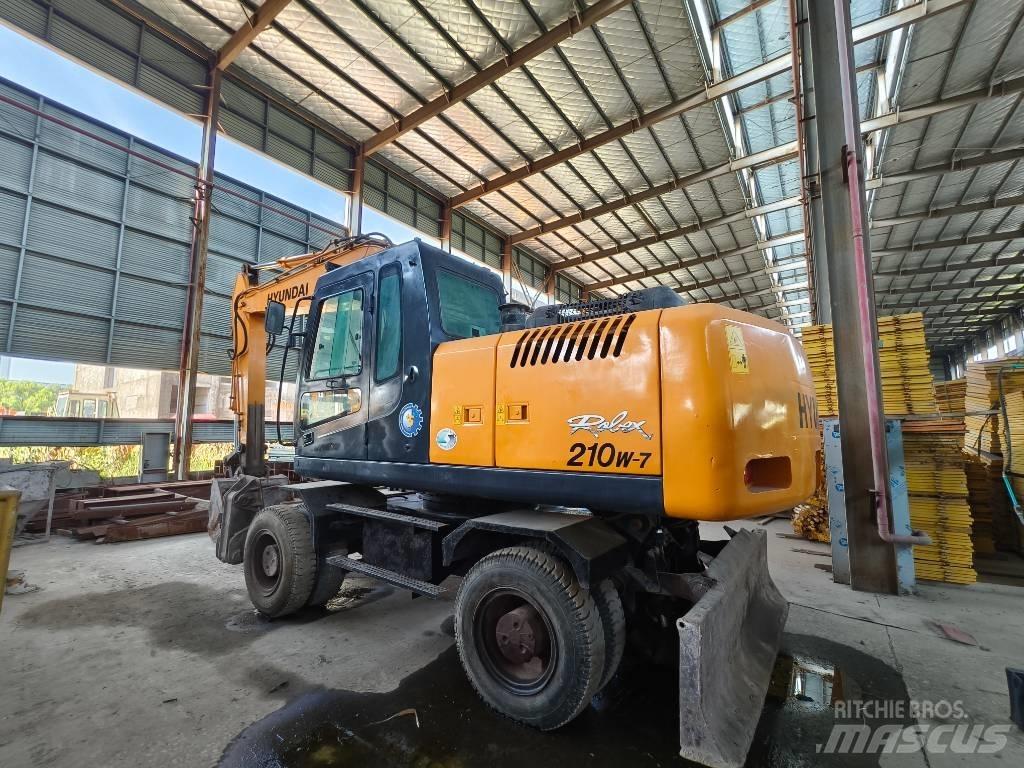 Hyundai R210w-7 Gumikerekes kotrók