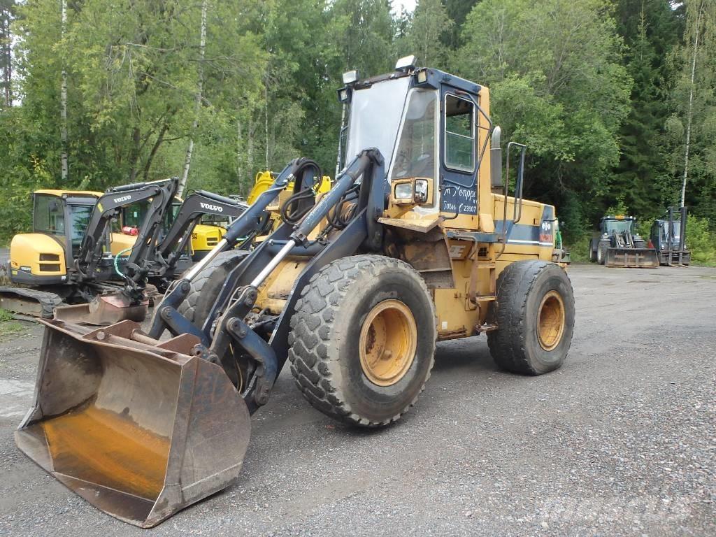 Komatsu WA 250-1 Gumikerekes homlokrakodók