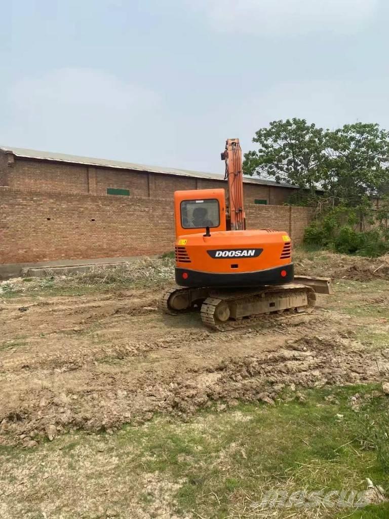 Doosan DX 80 Közepes (midi) kotrók 7 t - 12 t
