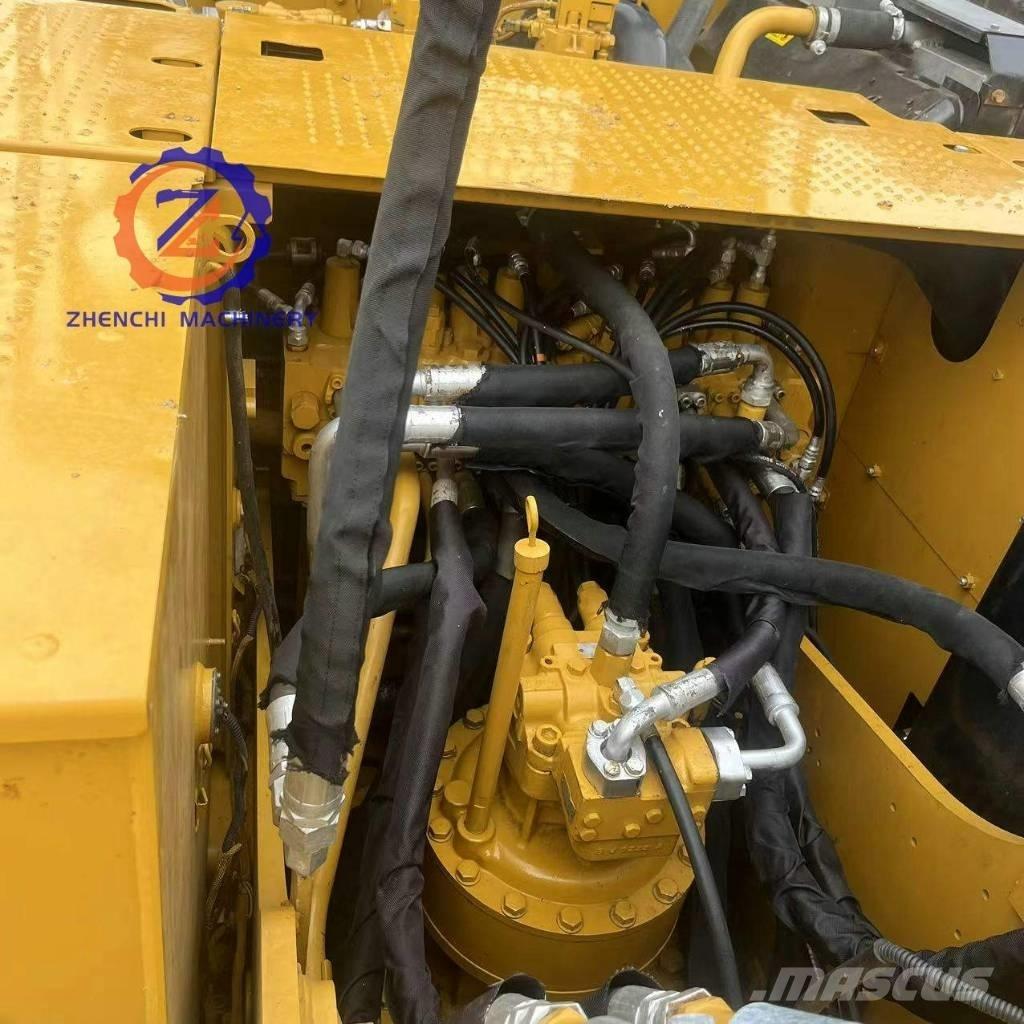 CAT 320 D2 Lánctalpas kotrók