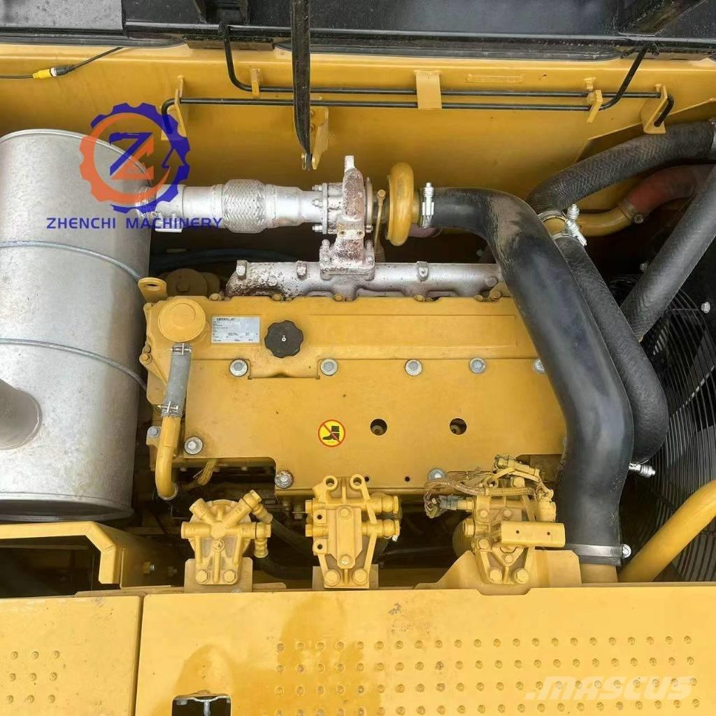 CAT 320 D2 Lánctalpas kotrók