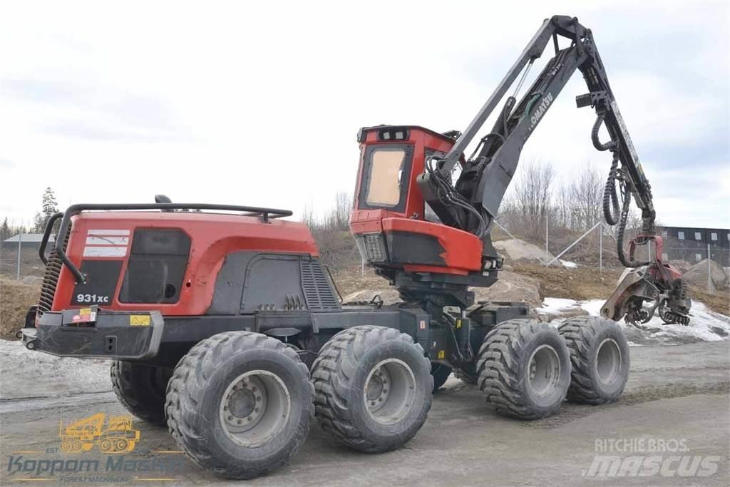 Komatsu 931XC Betakarítók