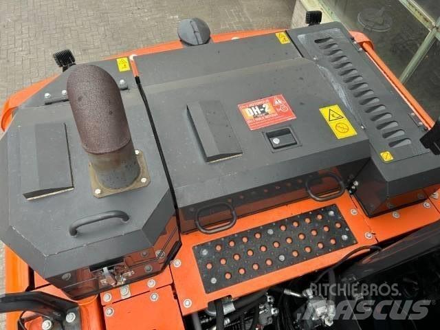 Hitachi ZX 140 W-6 Gumikerekes kotrók