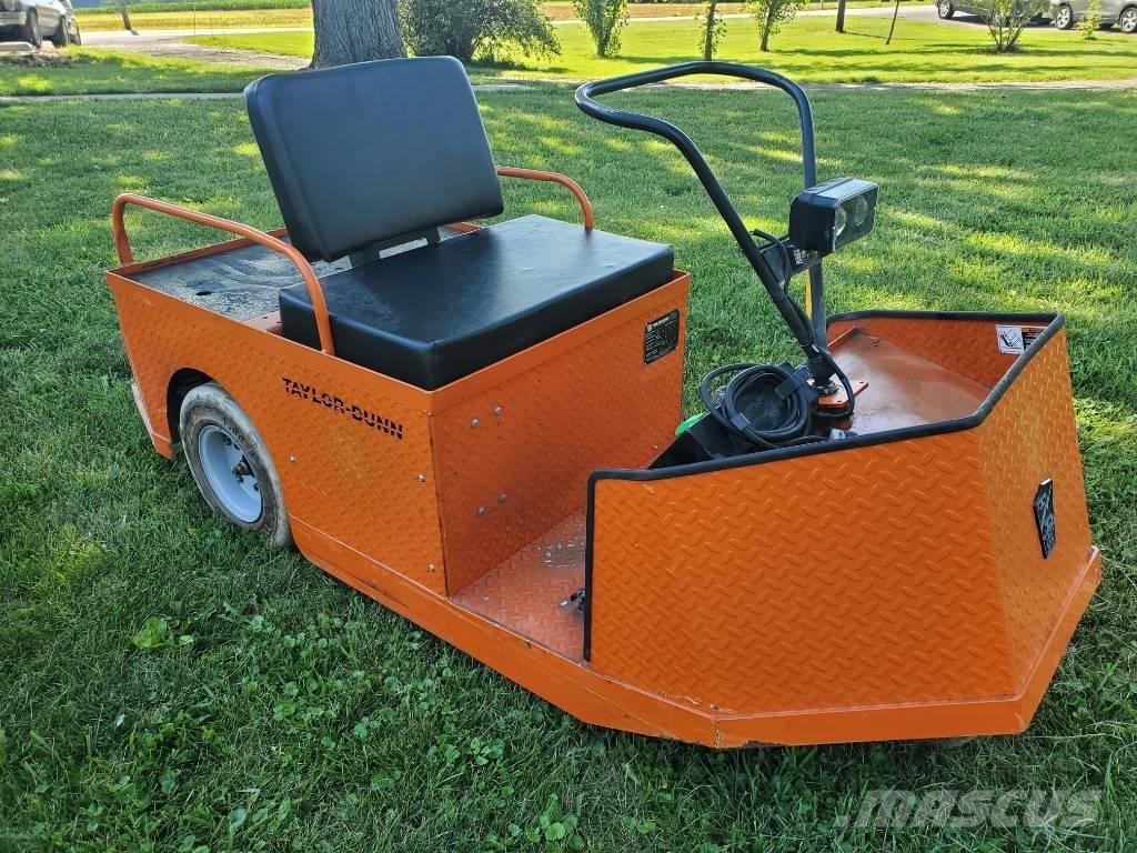 Taylor-Dunn SS536 Vontatótargonca