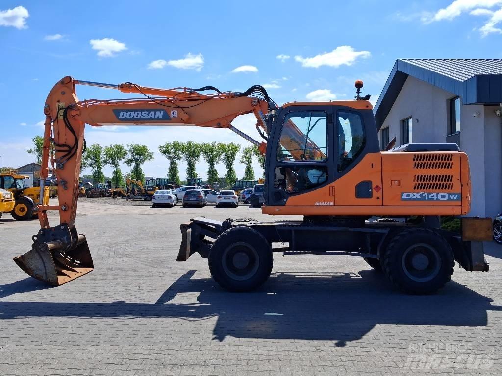 Doosan DX 140 W-3 Gumikerekes kotrók