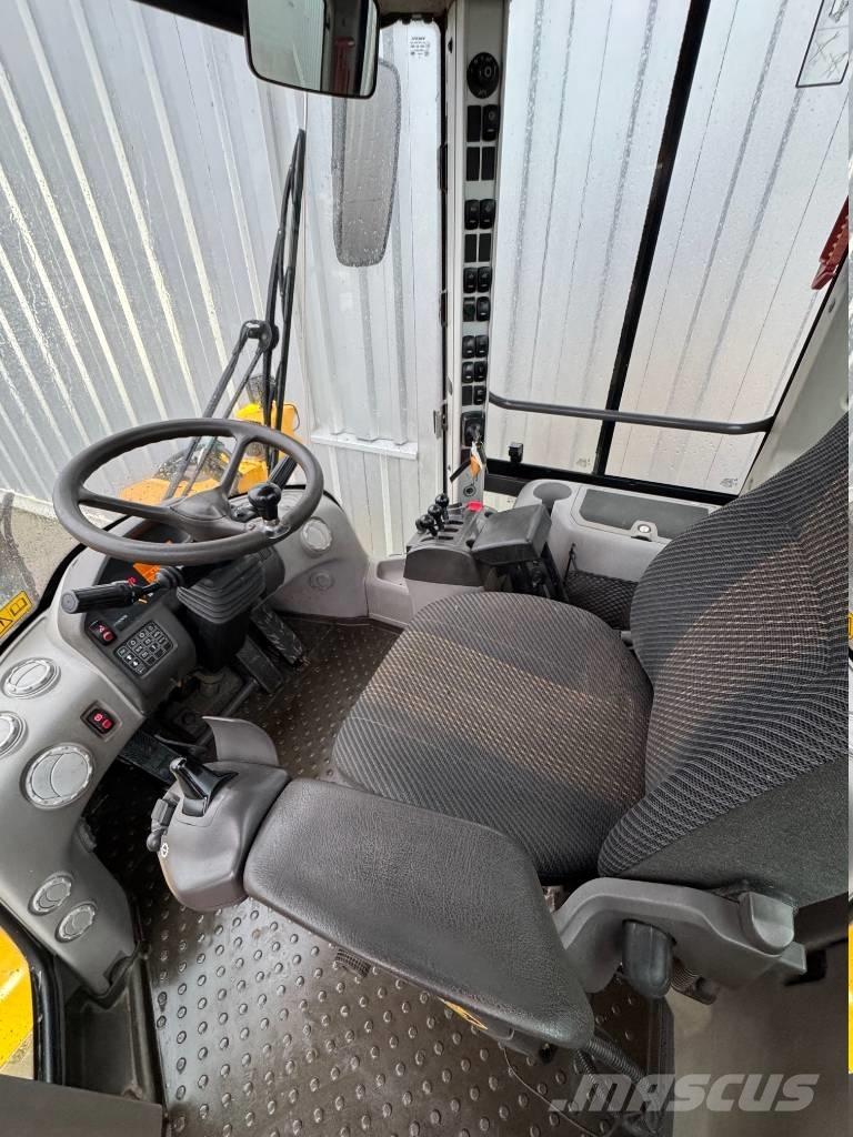 Volvo L 90 F Gumikerekes homlokrakodók