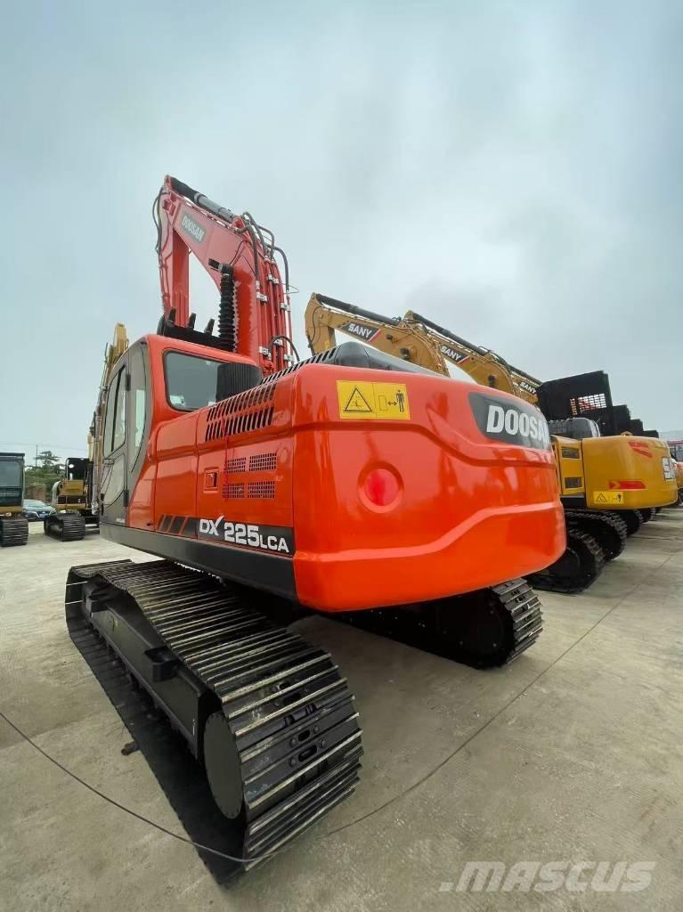 Doosan DX 225 LC Lánctalpas kotrók