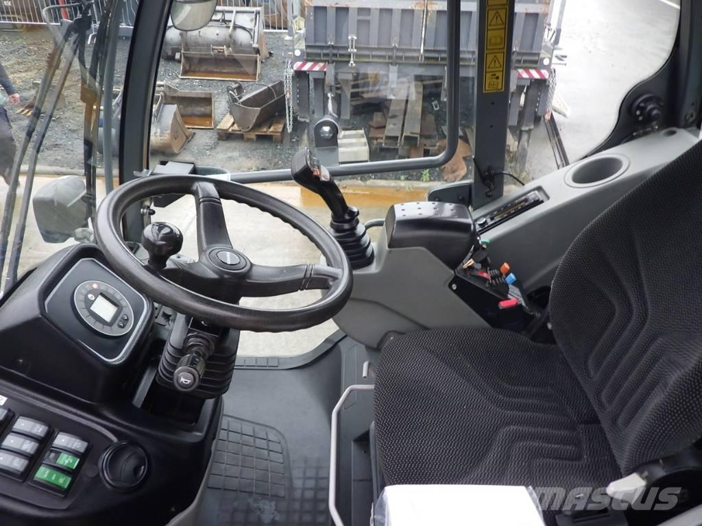 Kramer 8115 Gumikerekes homlokrakodók