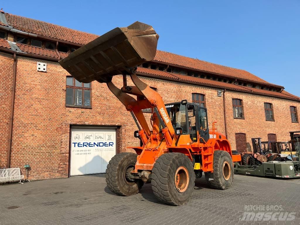 Doosan DL 300 Gumikerekes homlokrakodók