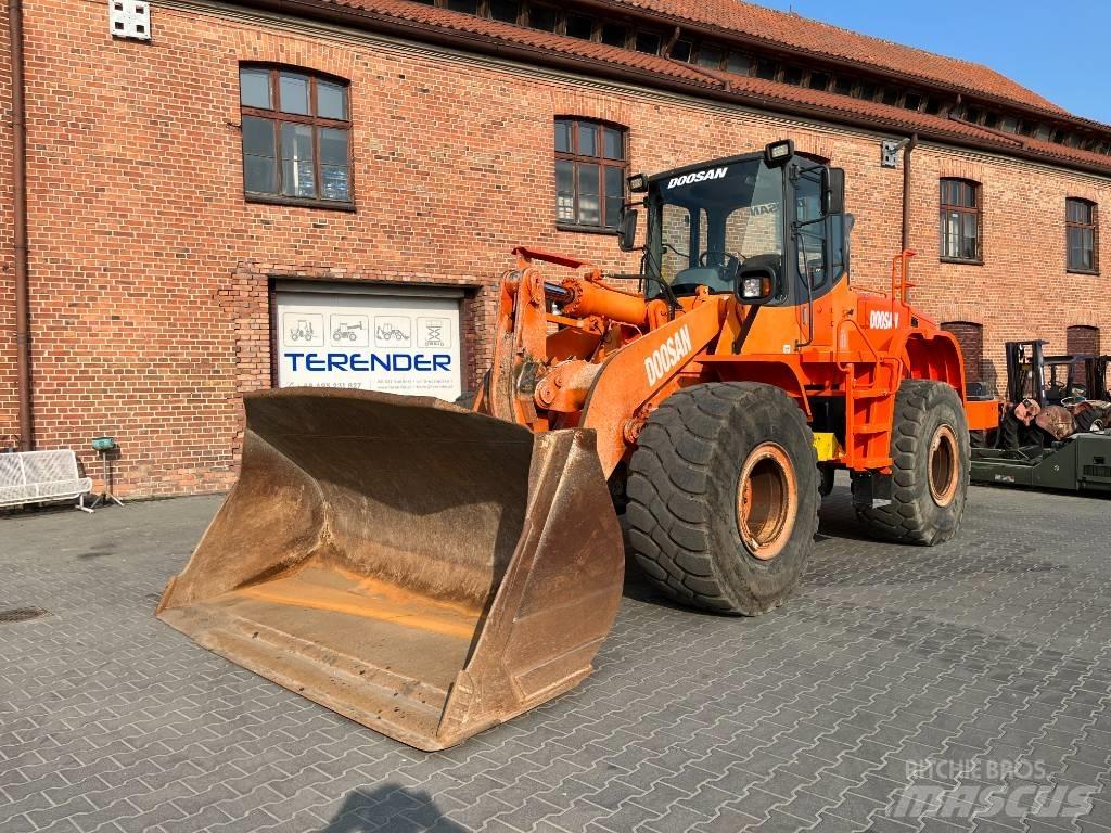 Doosan DL 300 Gumikerekes homlokrakodók