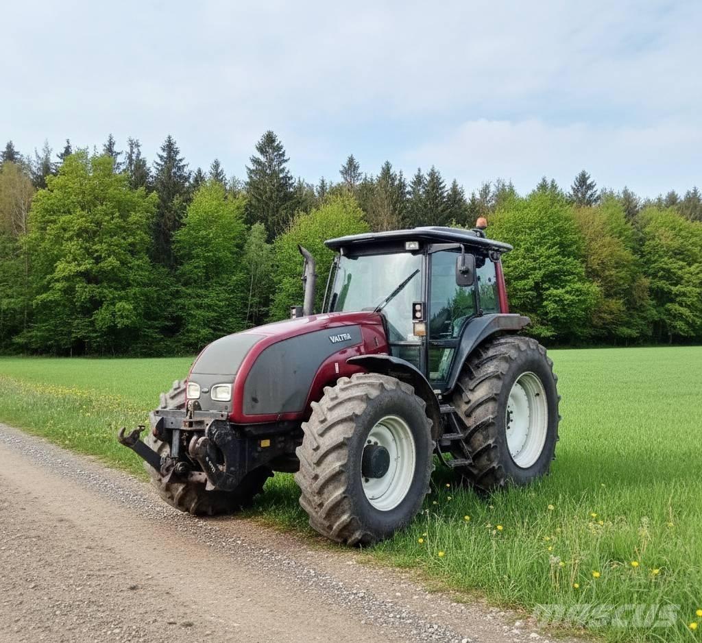 Valtra T 170 Traktorok