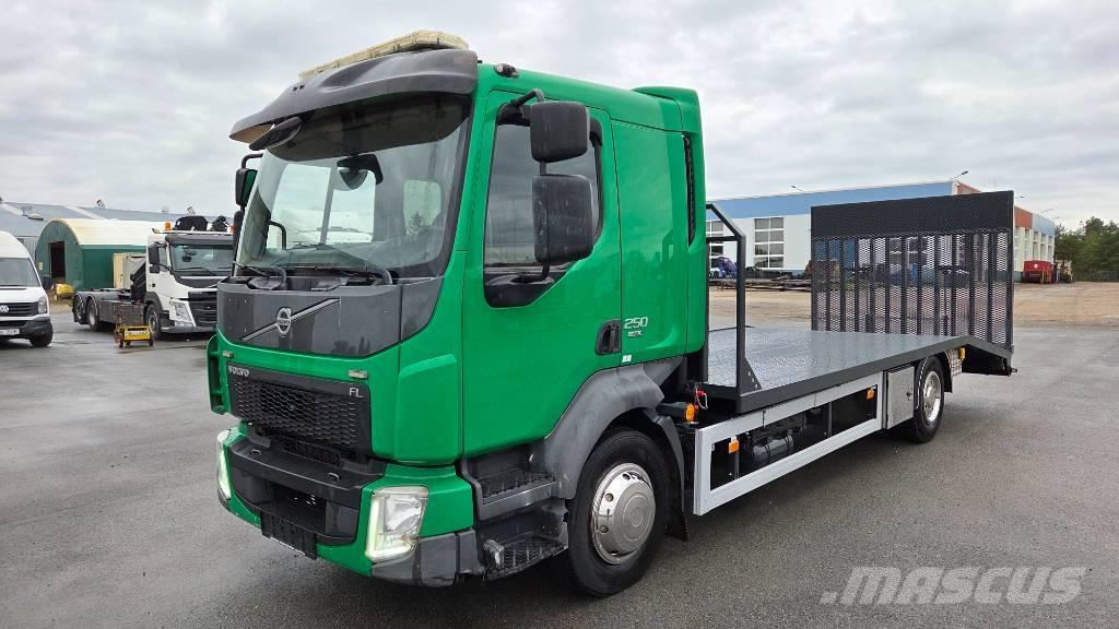 Volvo FL250 4X2 Platós/Csörlős teherautók