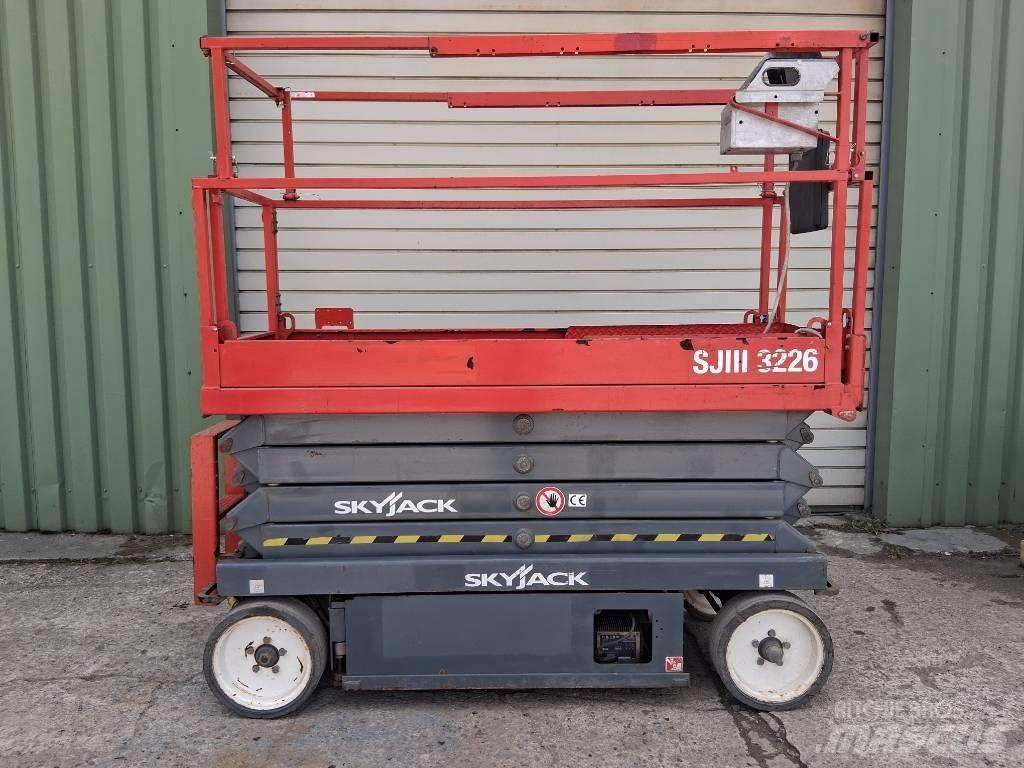 SkyJack SJ III 3226 Ollós emelők