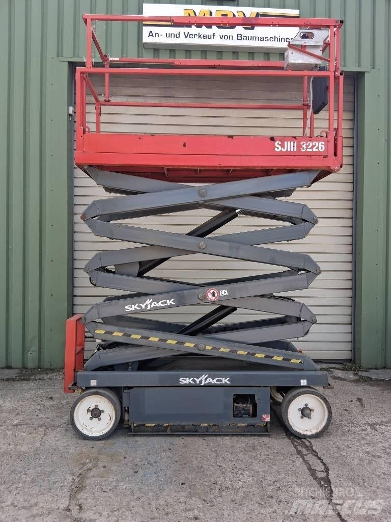 SkyJack SJ III 3226 Ollós emelők
