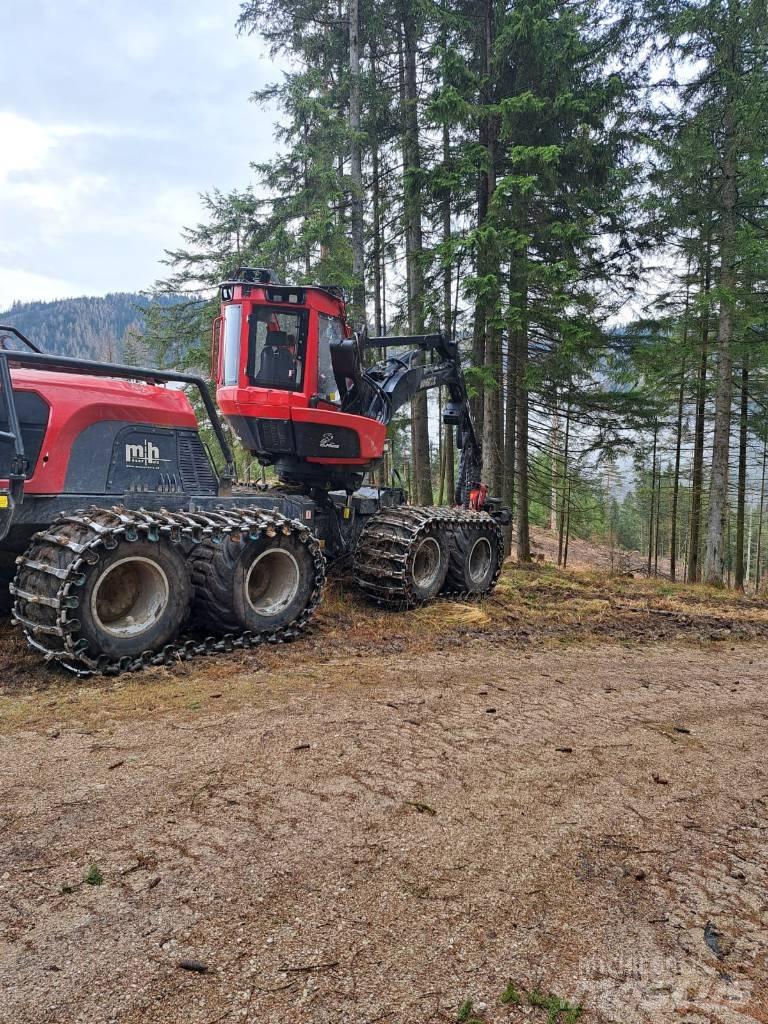 Komatsu 931 XC Betakarítók