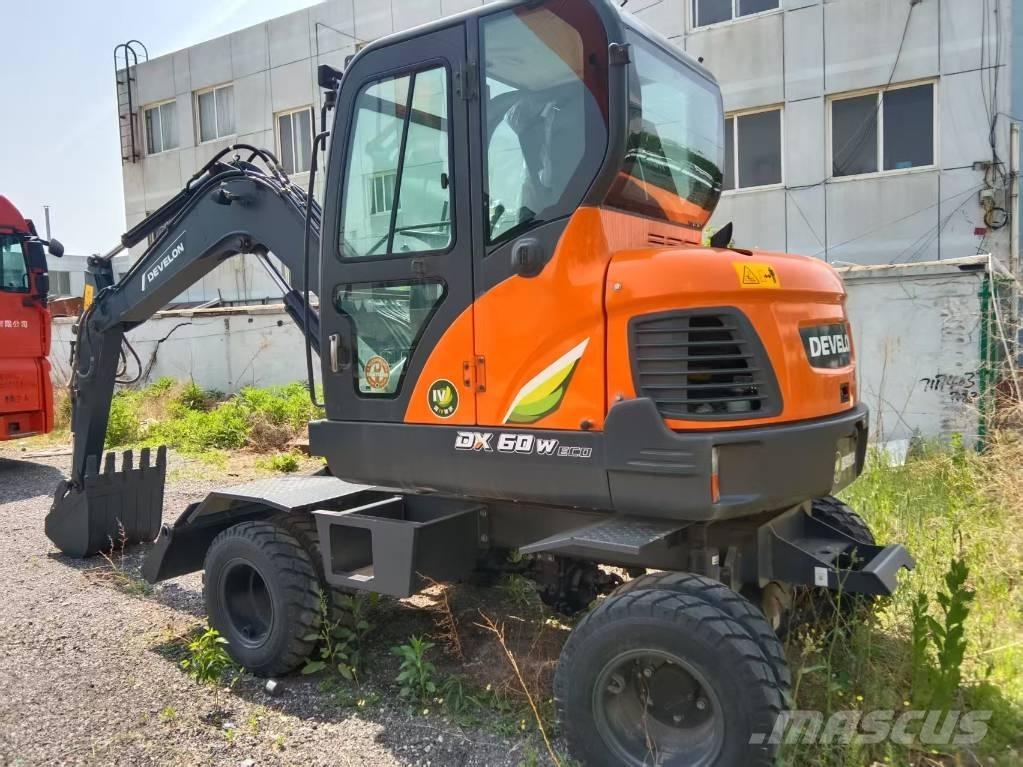 Develon DX60W ECO Gumikerekes kotrók