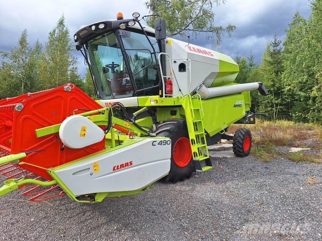 CLAAS Avero 240 Kombájnok
