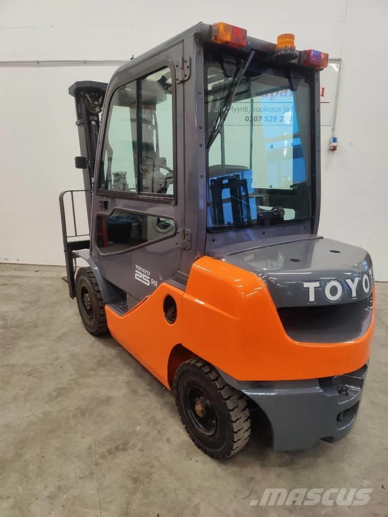 Toyota 02-8 FDF25 Dízel targoncák
