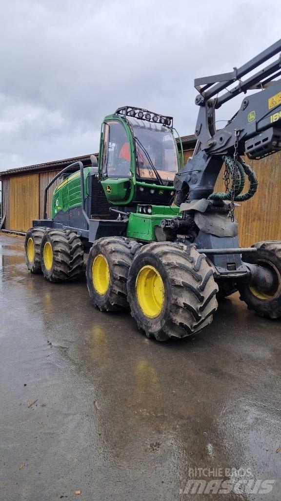 John Deere 1270 G Betakarítók