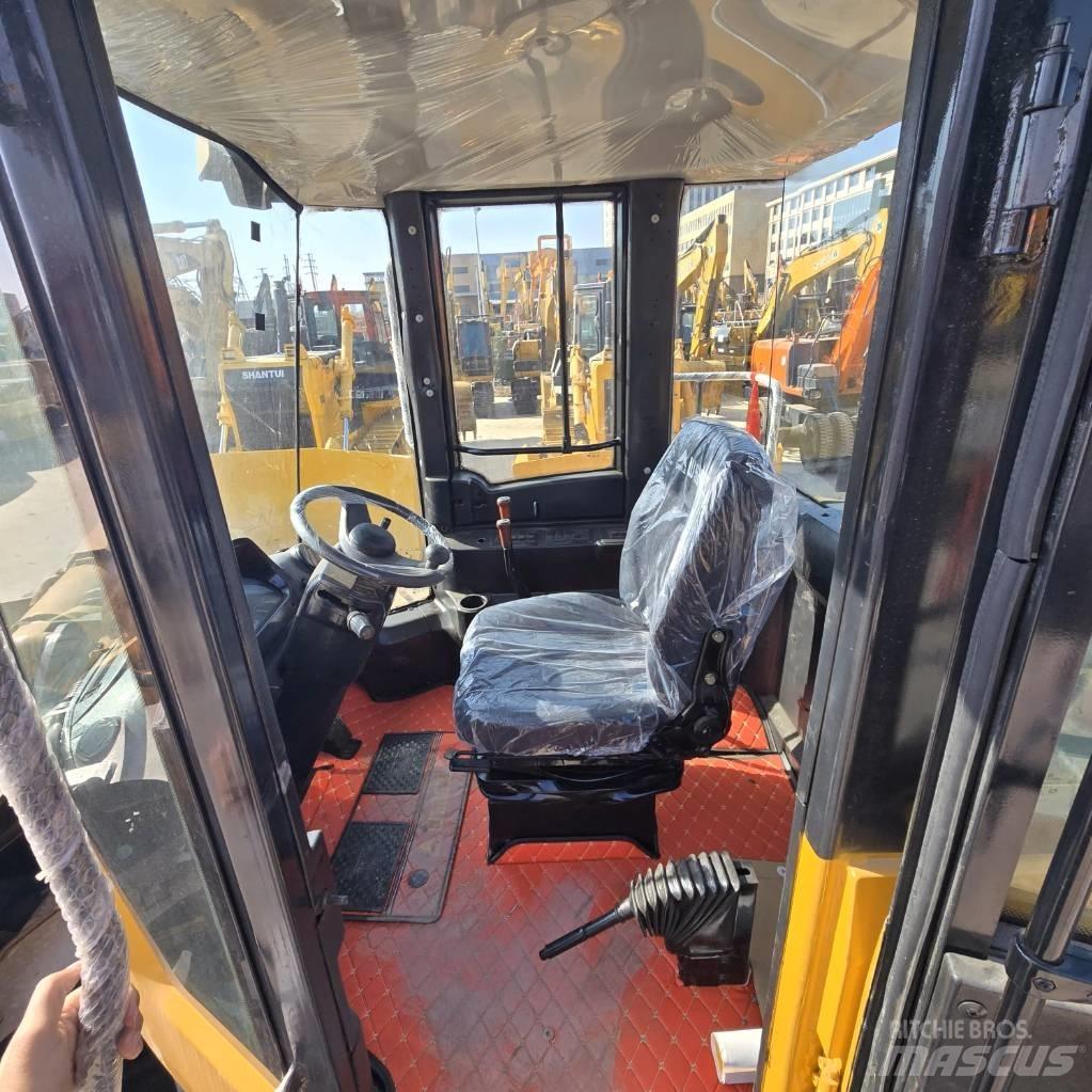 SDLG LG 955 F Gumikerekes homlokrakodók