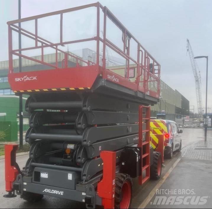 SkyJack SJ9664RT Ollós emelők