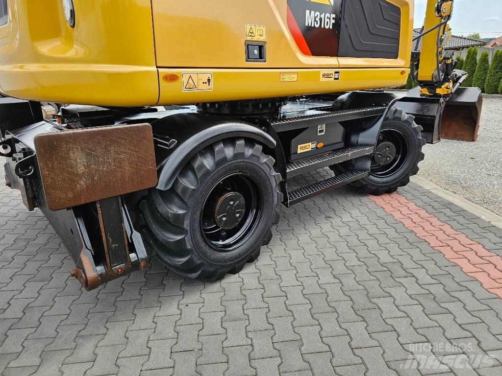 CAT M 316 F Gumikerekes kotrók